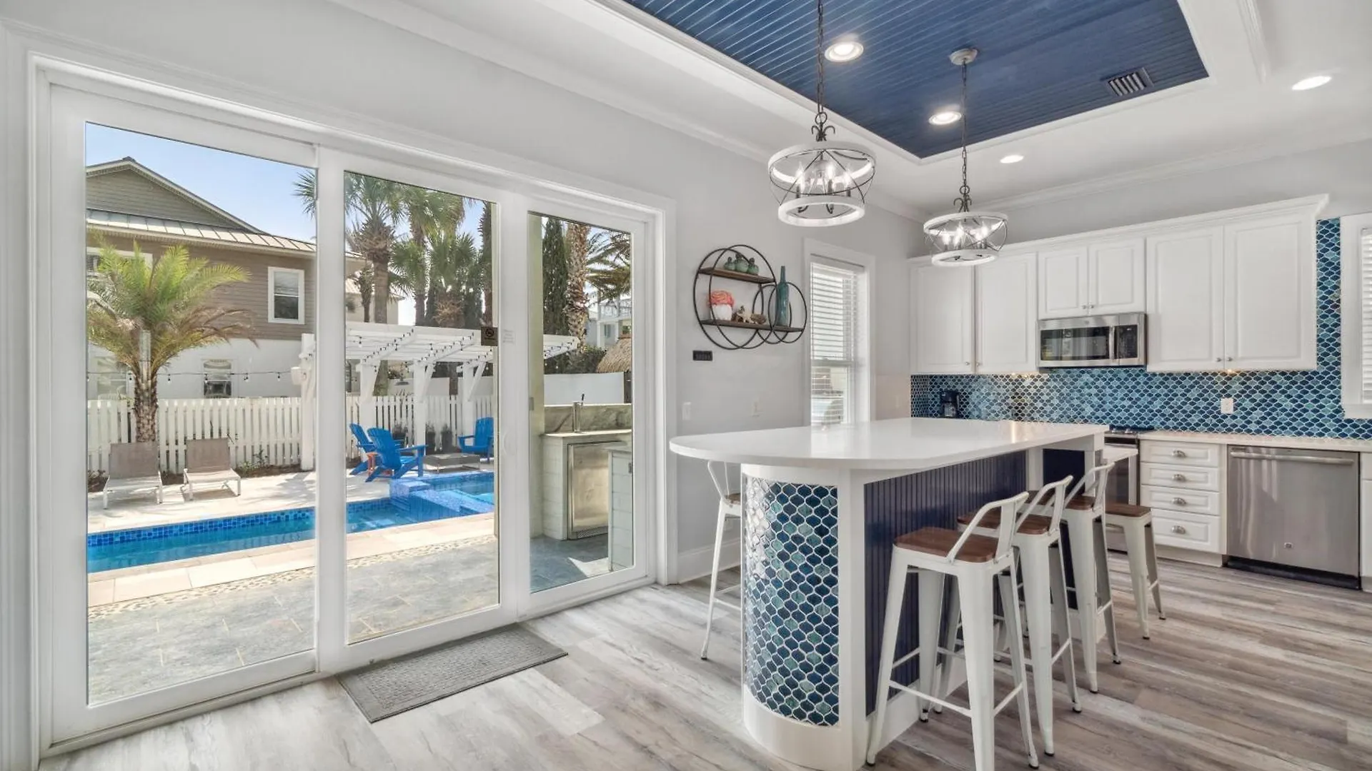 Vast Cay Castle With Private Beach And Game Room Destin